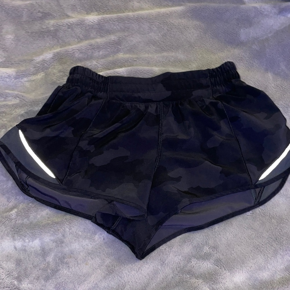 Lululemon Hotty Hot Low Rise Short 2.5”